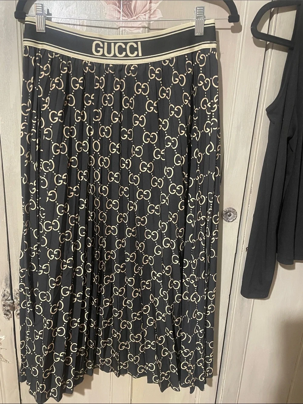 Black & Cream Logo Pleated Midi Skirt w/Branded Waistband & under lining - Picture 1 of 4